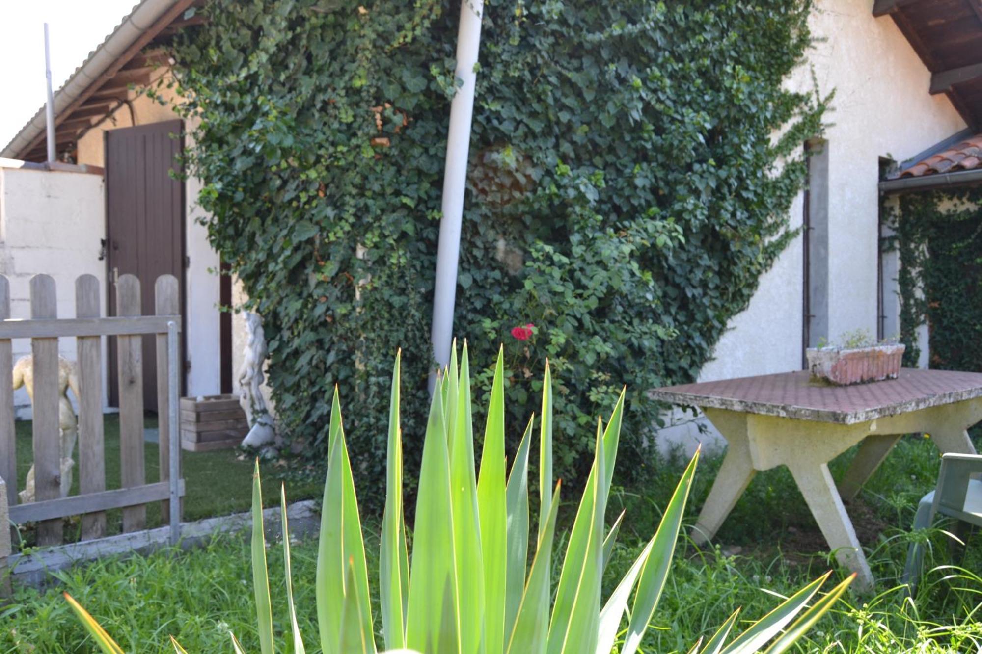 Le Gite De La Lombriere Saint-Denis-de-Pile 외부 사진
