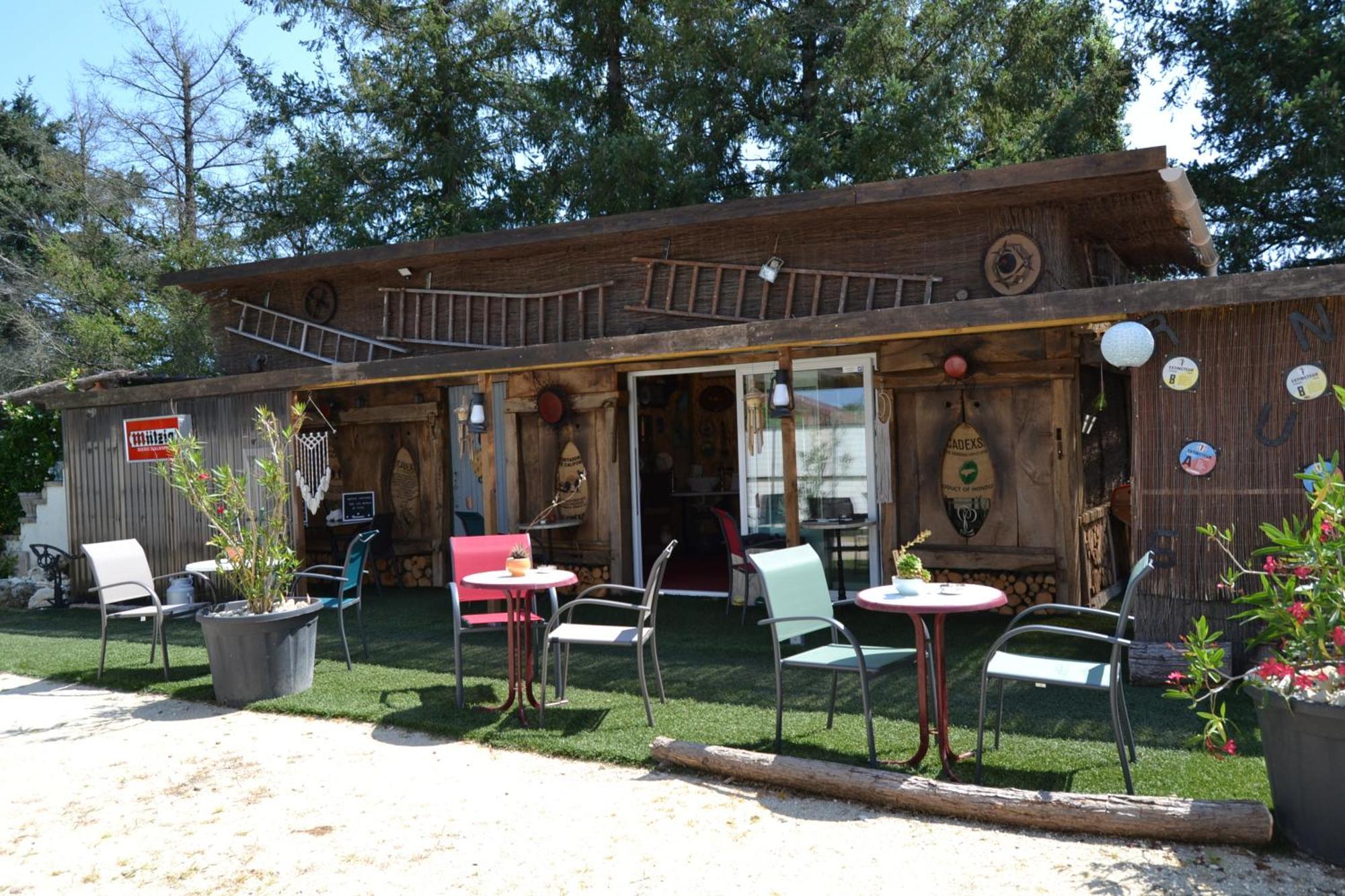 Le Gite De La Lombriere Saint-Denis-de-Pile 외부 사진